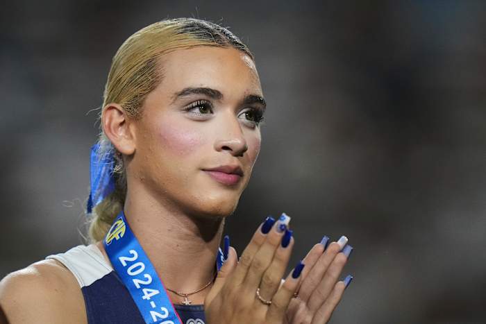 Trump -administratie zegt dat Californië transmeisjes van meisjessporten moet verbieden