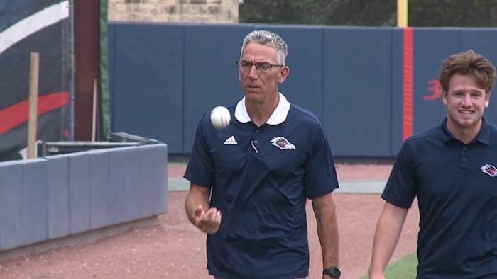 UTSA geeft honkbalcoach Pat Hallmark een nieuw contract na historisch seizoen 2025