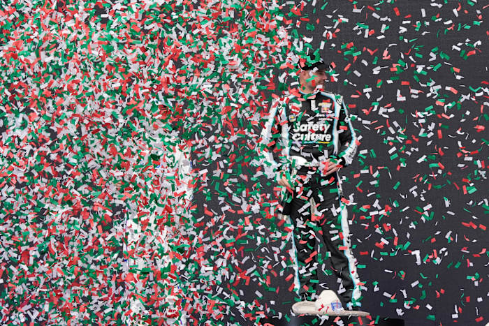 Van Gisbergen's emotionele overwinning in Mexico City sluit hem op in NASCAR -play -offs