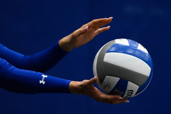 Waarom duizenden NCAA -atleten misschien meer dan een jaar wachten op een deel van $ 2,8 miljard schikking