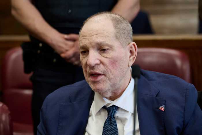 Weinstein -jury heeft nog 1 aanklacht te volgen na gedeeltelijk vonnis bij het doorbreken van seksmisdaden