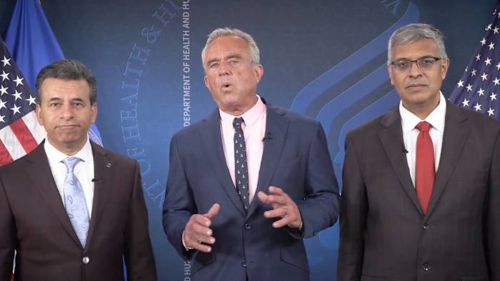 Wie heeft de leiding? CDC's leiderschap 'crisis' schijnbaar te midden van nieuwe Covid-19 vaccingeleiding