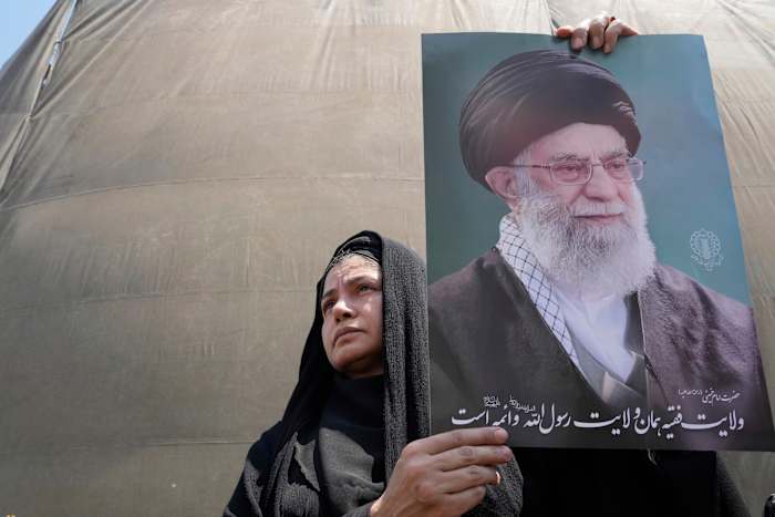 Woede en zorgen Mix in Teheran na Iran en Israel Exchange Strikes