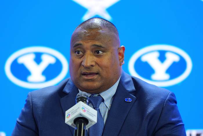 BYU -coach Kalani Sitake vermijdt commentaar op de status van QB Jake Retzlaff te midden van overdracht geruchten