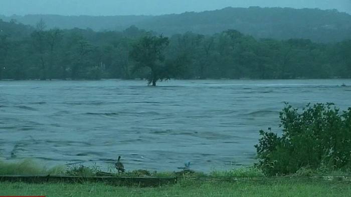 Bekijk: KSAT -bemanningen maken video's vast van 4 juli Hill Country Flooding, zwaar weer in Kerr County