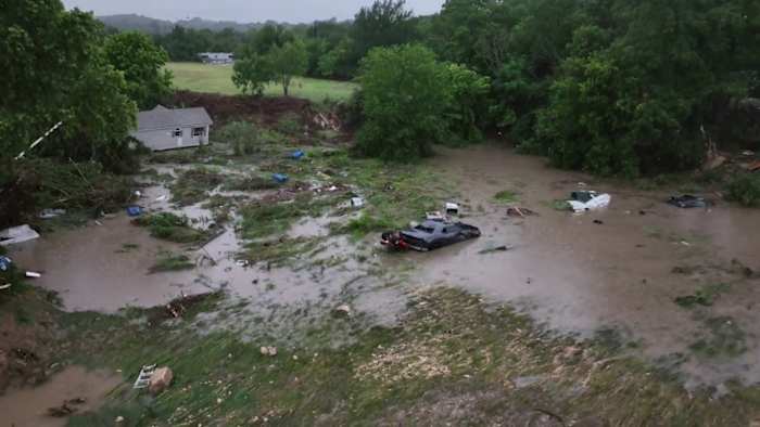 Bekijk: drone -beelden vangen catastrofale overstromingen in Hill Country