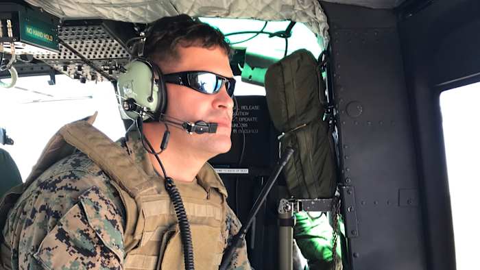 Bexar County Commissioner keert terug van de dienst met mariniers in het Midden -Oosten