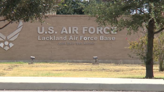 Burgemeester Jones lobbyt in Washington om San Antonio centraal te houden in de Amerikaanse verdediging te midden van potentiële legerverplaatsing