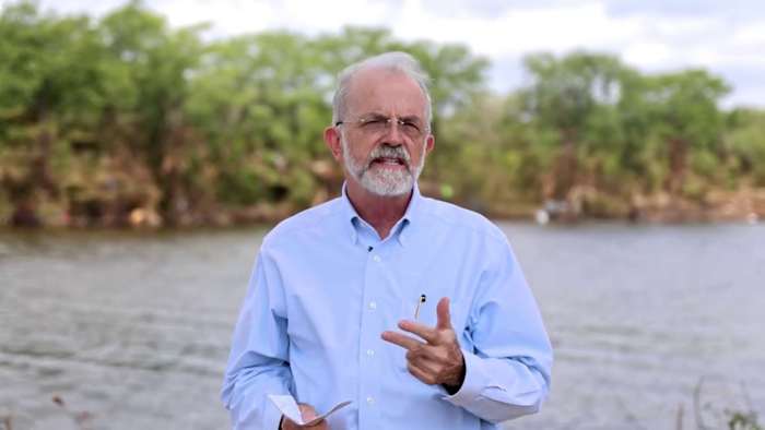 Burgemeester van de stad Kerrville kondigt een nieuwe website aan om slachtoffers van Hill Country overstromingen te helpen