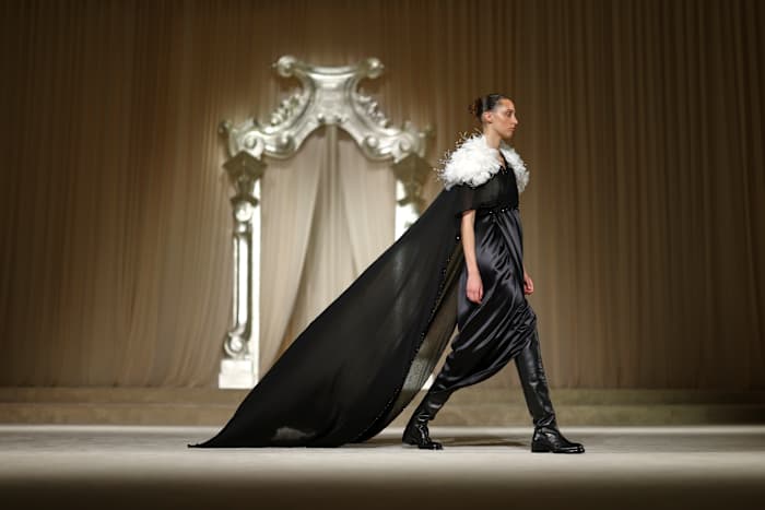 Chanel wordt 110 en vervangt zijn couture -salon in een weelderig paleis -set