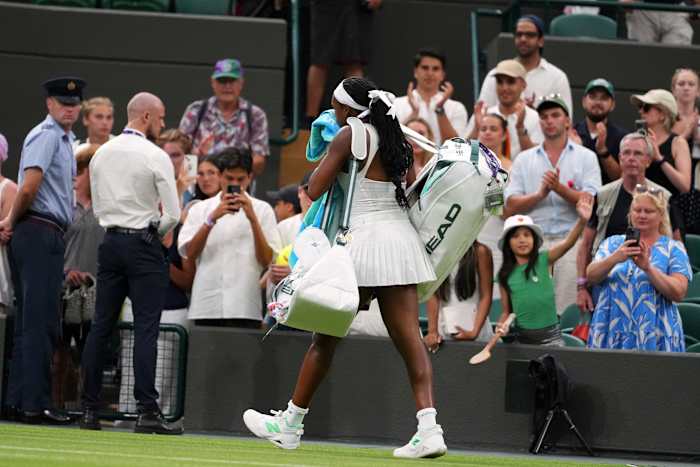 Coco Gauff is in de eerste ronde van Wimbledon met een 7-6 (3), 6-1 verlies aan Dayana Yastremska