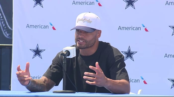 Dak Prescott reflecteert op de aanval van Brian Schottenheimer te midden van het trainingskamp van Dallas Cowboys