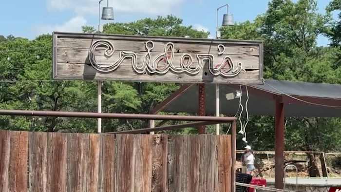 De 100-jarige mijlpaal van Texas Hill Country Dancehalls wordt somber als dodelijke overstromingen verwoesten