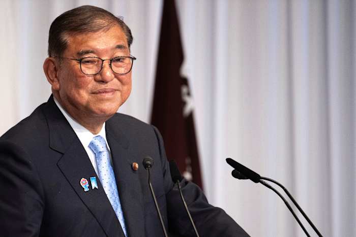 De Japanse Ishiba zegt dat hij in functie blijft om de inflatie en Amerikaanse tarieven aan te pakken ondanks verkiezingsverlies