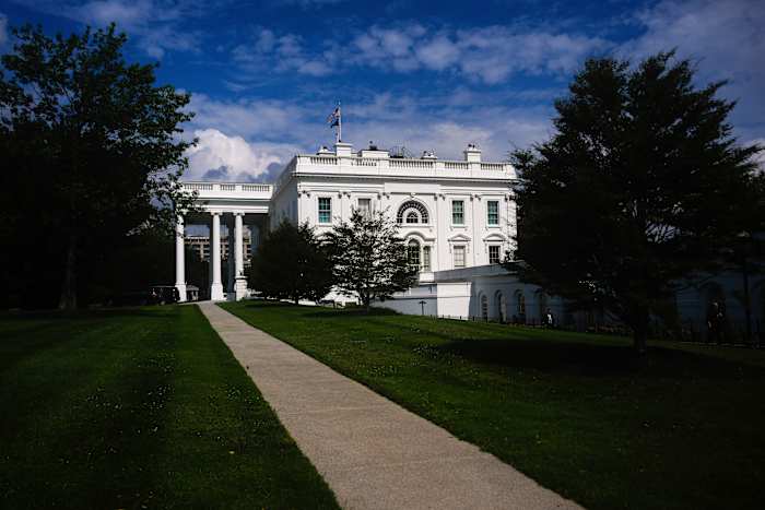 De laatste: Trump zal Texas bezoeken om overstromingsschade te onderzoeken