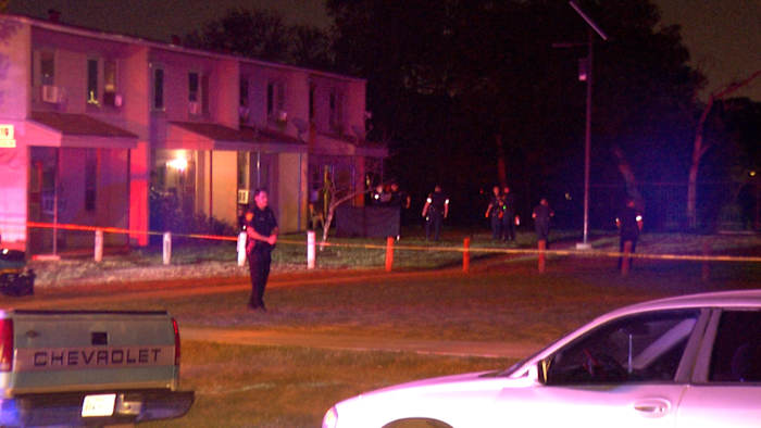 De man dodelijk neergeschoten tijdens ruzie in het West Side Apartment Complex geïdentificeerd, zegt het kantoor van ME