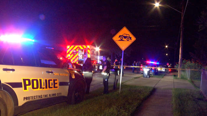 De man gedood, verdachte vlucht na het neerschieten in Far South Side Home, zegt Sapd