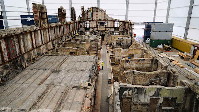 De reconstructie van de oude beurs van Kopenhagen krijgt vorm na een destructief vuur