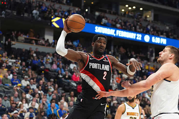 DeAndre Ayton zal zich bij LeBron, Luka en de Lakers voegen na Portland Buyout, zeggen AP -bronnen