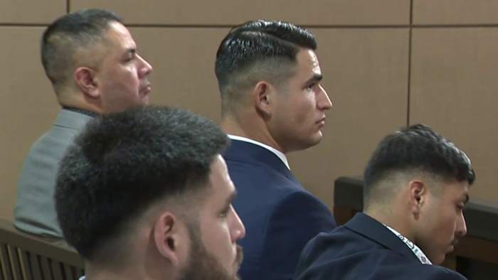 Defensie roept vragen op over mogelijk ontbrekend bewijs in de dodelijke schietzaak van ex-SAPD-officieren