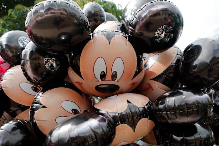 Disney klaagt Hong Kong Company aan die zegt dat het illegale Mickey Mouse -sieraden verkoopt
