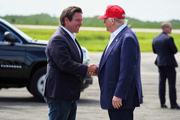 E -mails laten zien dat de Desantis -administratie districtsfunctionarissen verblindde met plannen voor 'Alligator Alcatraz'