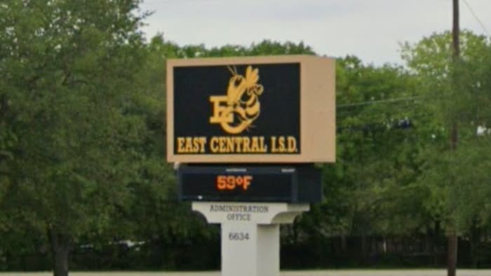 East Central huurt Aaron Salinas in als nieuwe hoofdhonkbalcoach