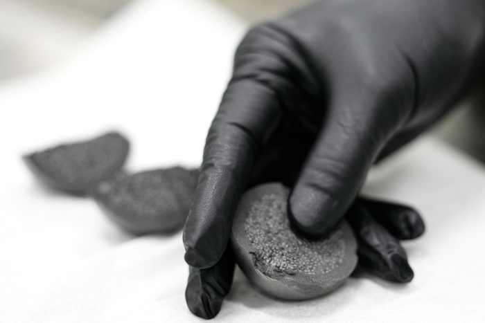 Een blik in een laboratorium waardoor de geavanceerde brandstof wordt geworden om de Amerikaanse kernergiebesparen te laten groeien