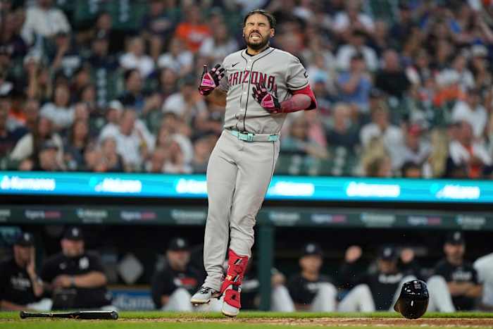 Eugenio Suárez zegt dat röntgenfoto's negatief waren nadat hij op wijsvinger werd geraakt door toonhoogte tegen tijgers