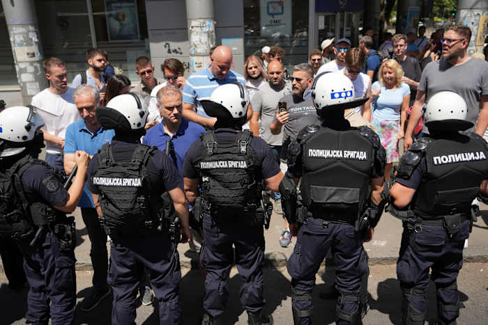 Europa's waakhond van de mensenrechten die zich zorgen maken over het gebruik van geweld tegen Servië anti-corruptie-demonstranten