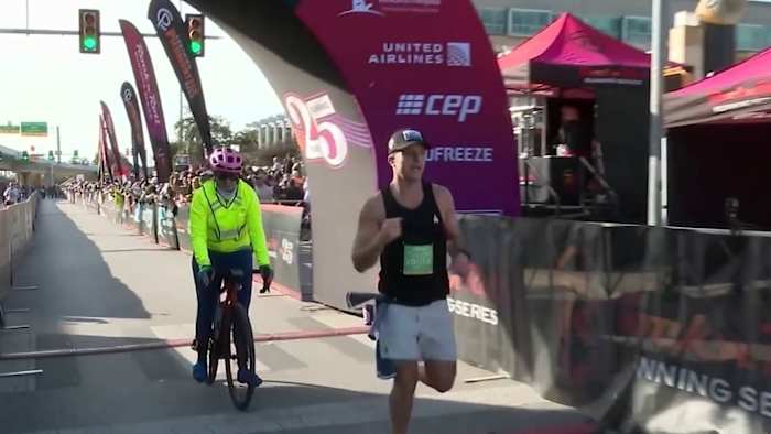 Heb, vloot voeten tussen de eerste set van San Antonio Marathon Partners