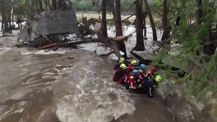 Het Mexicaanse reddingsteam dat helpt bij Hill Country Floods Relief