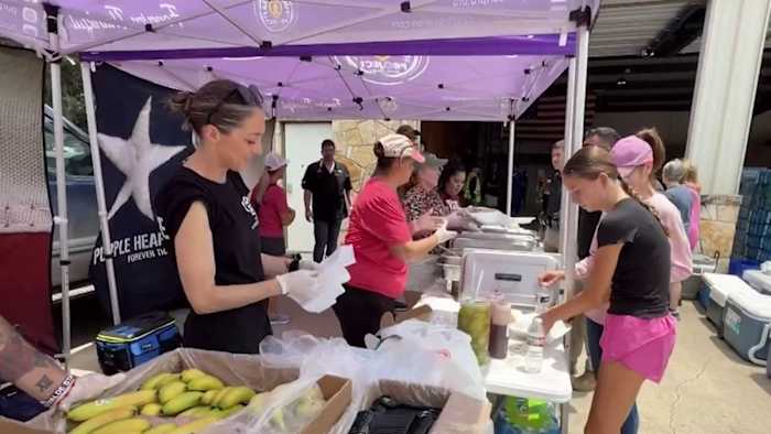 'Het brengt vertrouwen in de mensheid terug': Hunt ontvangt een uitstorting van donaties na dodelijke overstromingen van Hill Country