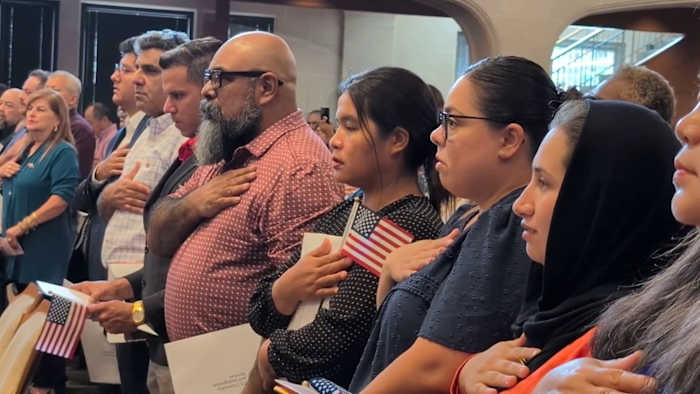'Het is het waard': nieuwe naturaliseerde burgers enthousiast om terug te geven aan Amerika