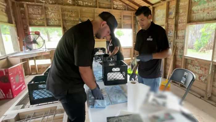 Houston Company helpt inwoners van Kerr County getroffen op 4 juli overstromingen herstellen waardevolle herinneringen