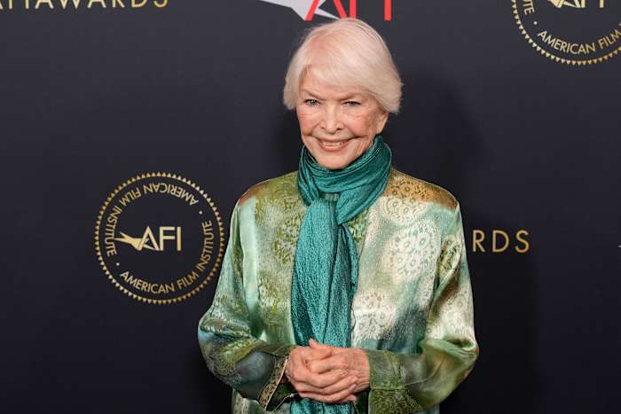 In nieuw boek onthult Ellen Burstyn het geheim dat haar bekroonde carrière heeft aangewakkerd: poëzie