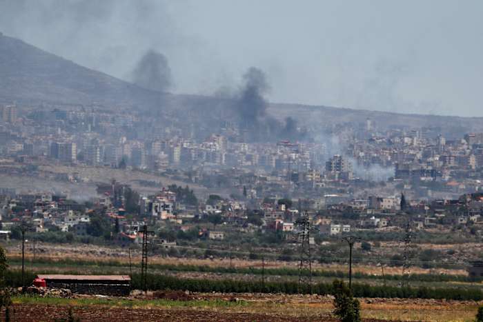 Israël dreigt de betrokkenheid in Syrië te escaleren als een staakt -het -vuren instort