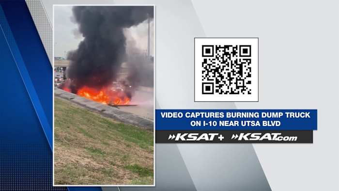 KSAT Connect Video Captures Dump Truck in brand na een crash op Interstate 10 in de buurt van UTSA Boulevard