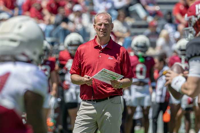 Kalen DeBoer wil ontsnappen aan de schaduw van Nick Saban en het tij terug naar de play -offs in het 2e seizoen teruggaan