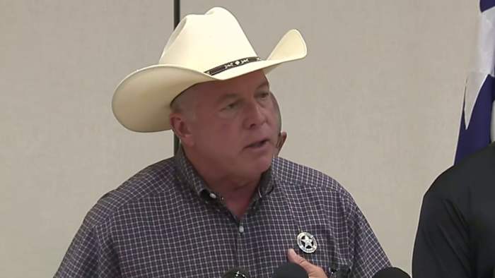 Kerrville, Kerr County -functionarissen die vrijwilligers vragen om 'hoger terrein' te zoeken vanwege weersbedreiging