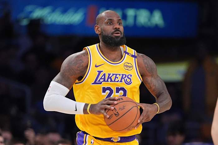 LeBron James kiest formeel voor een 23e seizoen, zal $ 52,6 miljoen verdienen in 2025-26, zegt AP Source