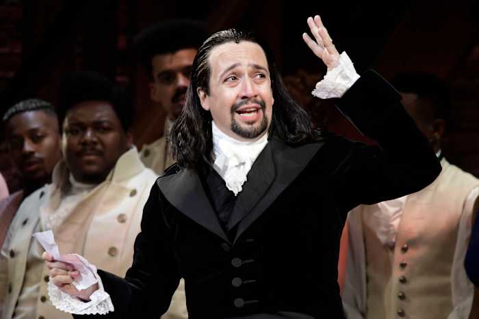 Lin-Manuel Miranda zal van 'Hamilton' 10e verjaardag worden in een fondsenwerving voor immigratiediensten