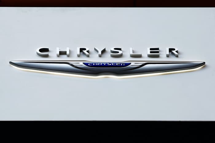 Meer dan 120.000 Chrysler -voertuigen teruggeroepen vanwege onjuiste hoofdbeperkingen