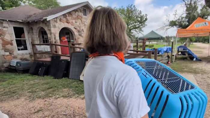 Meer dan 350 huisdieren herenigd met eigenaren na overstromingen van Hill Country, zegt non -profit president zegt