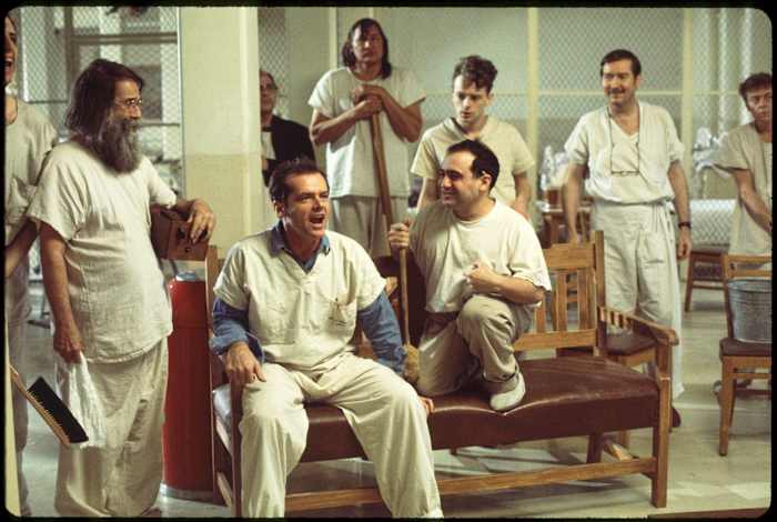 Michael Douglas en Danny DeVito Revisit 'One Flew Over the Cuckoo's Nest' voor zijn 50e verjaardag