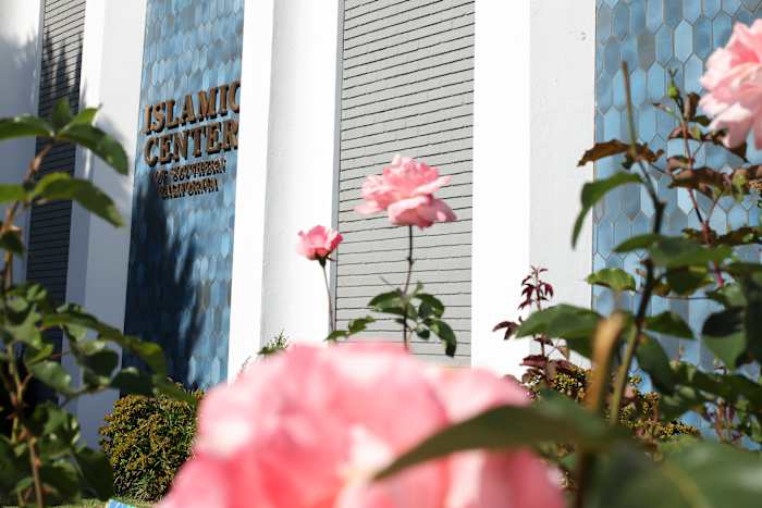 Moslimleiders vergroten de veiligheid na vandalismerapporten in Texas en California Moskeeën