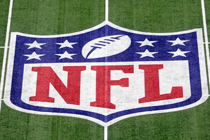 NFL Beboete meer dan 100 spelers voor het verkopen van Super Bowl -tickets boven de nominale waarde, zegt AP Source