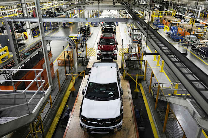 Nieuwe belastingvoordelen voor autoleningen kan sommige kopers duizenden dollars besparen. Maar zal het de verkoop stimuleren?