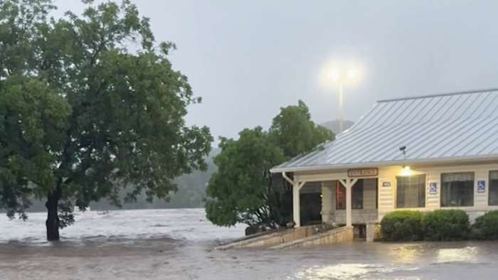 Non -profitorganisaties komen aan Hill Country Business's Aid in Wake of Deadly Fourth of July Floods