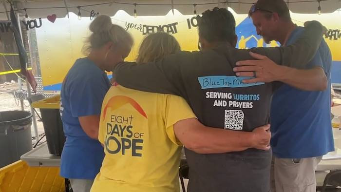 Out-of-State vrijwilligers beloven te blijven en te helpen in Hill Country totdat aan de behoefte is voldaan